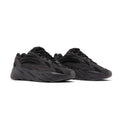 Y**zy B**st 700 v2
